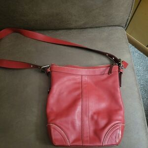 VINTAGE COACH Red Leather Shoulder Bag